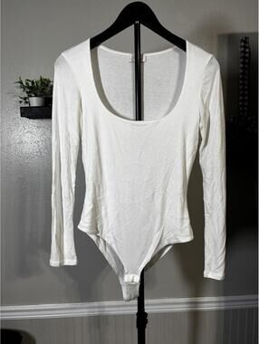 Pink Lily White Long Sleeve Scoop Neck Bodysuit Medium